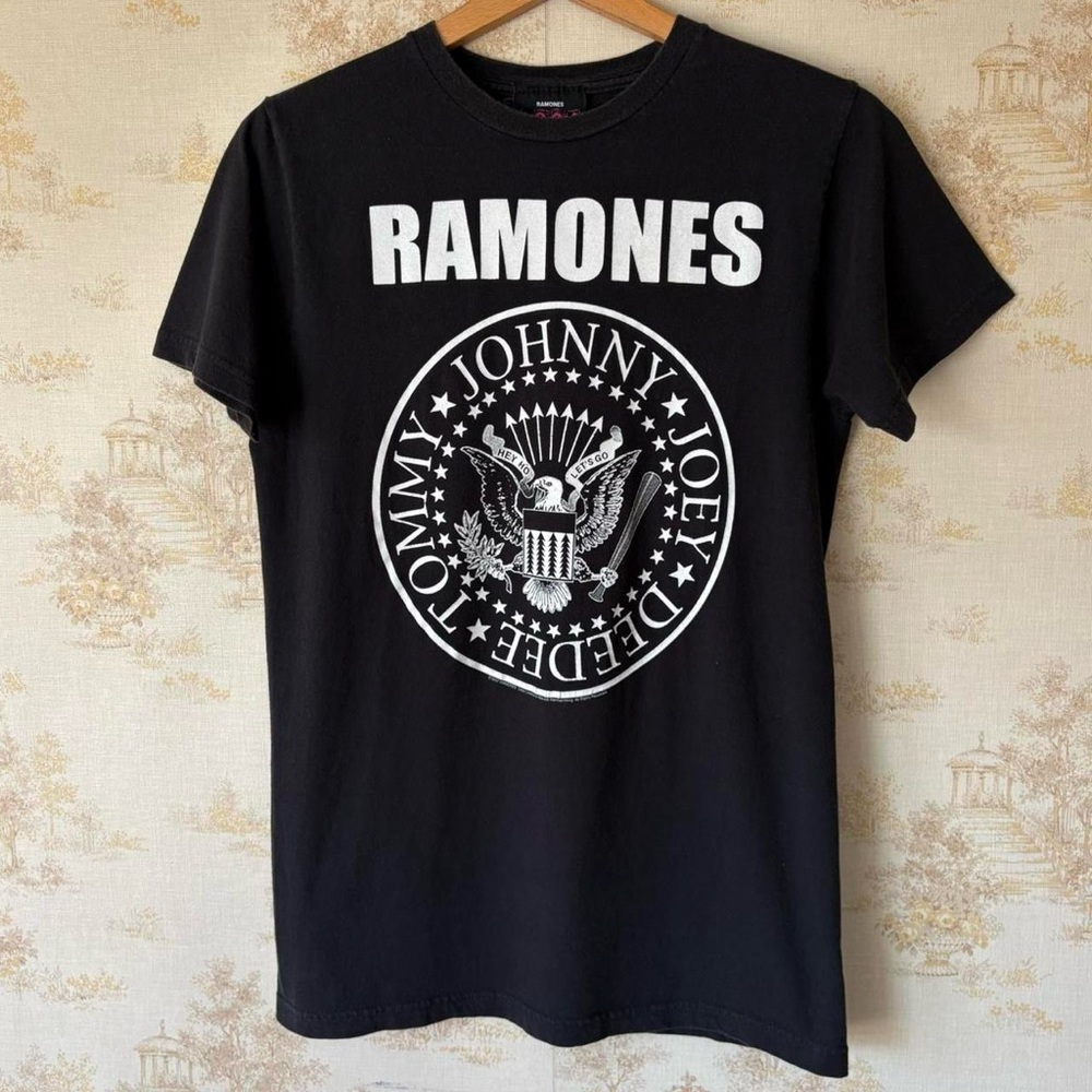 Y2k The Ramones black and white punk band tee goth grunge size M